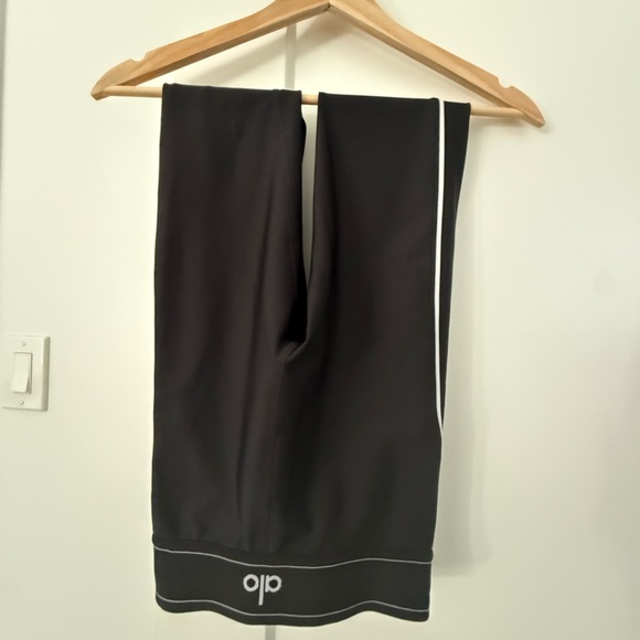 ALO Yoga Black and White Athletic Pants - Picture 3 of 8